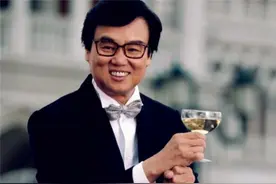 捧红甄子丹，张国荣甘愿零片酬出演，74岁的黄百鸣到底有多牛？图片