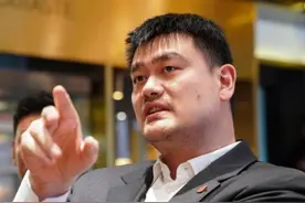 ​姚明的实力有多强？看看NBA大佬怎么说，科比曾邀请姚明组队图片