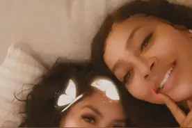 瓦妮莎尖叫+扭动身体庆祝，和安东尼老婆在一起，就是开心图片