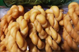 重温八十年代″提篮子"的小商贩生活。图片