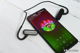 更适合户外运动的蓝牙耳机，Dacom AirWings MP3上手图片