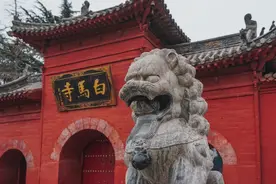 白马寺整个寺庙坐北朝南，为一长形院落，总面积约4万平方米图片