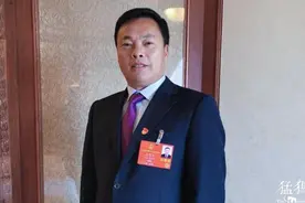 两会面对面｜马豹子代表：发展直播经济 让农产品销售驶上快车道图片