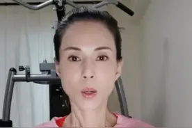 小龙女李若彤暴瘦脱相，54岁皮肤松垮明显，一代美人难逃岁月图片