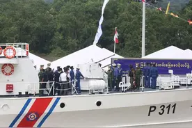 缅甸首支海岸警卫队成立，三军总司令出席军舰移交仪式图片