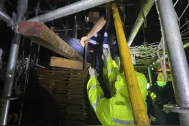 深圳坪山一工人被钢筋刺穿臀部，消防紧急营救图片
