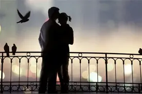 同事之间暧昧过后，还会做回朋友吗？这两个女人说出了实话图片