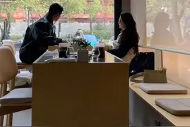 杜江夫妇被偶遇，霍思燕满脸笑容眼神显爱意，两人结婚9年仍恩爱图片