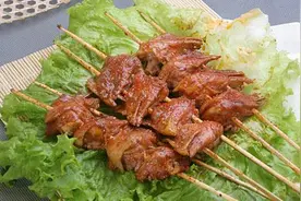 烧烤教学：生烤麻辣鸡头，香辣麻香，烧烤暴利菜品！你吃过吗？图片