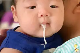 娃吃完奶后睡着了还拍嗝吗？多大不用拍嗝了？这篇文章通通告诉你图片