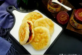 做发面饼有窍门，操作时记住两点，面不粘手又暄软，老少都喜欢图片