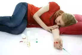女性吸毒后，不堪入目的行为！图片