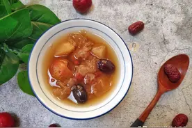 冬季进补易上火，苹果山楂汤，酸甜开胃，老少皆宜，补水又消食图片