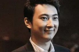 曾自曝把安全裤送给导演，被王思聪撕成18线，如今混成这般模样图片