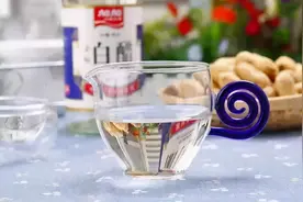 都是醋，白醋和米醋啥区别？醋厂员工：区别大，买错不好吃没营养图片