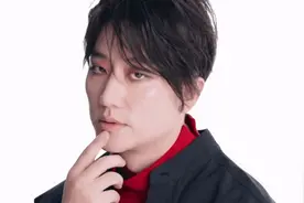 丑得千奇百怪！男明星何必抢女性用品代言，都住手吧图片