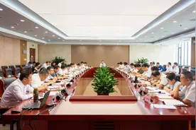 保税区党委党史学习教育领导小组会议暨中心组集中研讨会成功举行图片