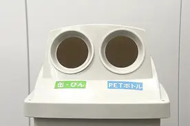 明明垃圾都跌在一起，为什么回收箱开了两个洞？图片