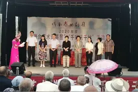 河南省文旅厅巡视员李霞冒雨莅临尉氏县枣朱村调研指导工作图片
