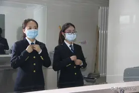 火车女司机的开心事图片