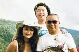 好白菜让猪拱了！德云社烧饼晒生日宴，网友注意力却都在嫂子身上图片