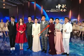 央视中秋晚会变化好大！主持人庞晓戈换成李丹，康辉撒贝宁成嘉宾图片
