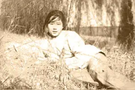 18岁女兵石头砸死侵华日军，临终前说想妈妈，74年后遗体家乡安葬图片