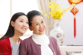 妈，都快过年了，他咋还不来接我？“不急，没来接你不回去”图片