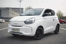 上汽荣威最新代步小车，3门4座，两个气囊+空调，一次能跑302km图片