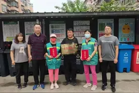 耐心坚守，不惧困难，为南口这对“优秀垃圾分类引导员”点赞图片