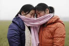 这对儿姐妹叫美丽图片