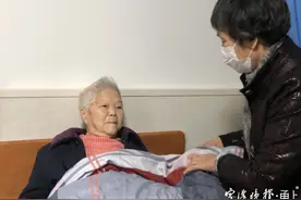 街坊变母女，宁波七旬阿姨照顾九旬阿婆10多年！“下辈子，我们还做母女！”图片