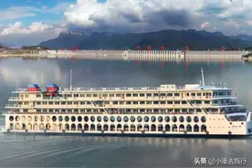 带车上船的三峡游轮，长江第一艘滚装游船——新高湖号图片