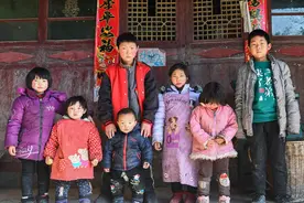 我今年32岁，十余年间一口气生了7个葫芦娃，累并快乐着图片