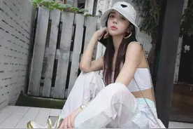 她的身材，是每个女人的梦想！完美比例，紧致有型，如何练同款？图片