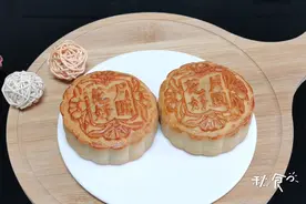 手把手教你做“广式莲蓉蛋黄月饼”，饼皮加馅料，配方全告诉你图片