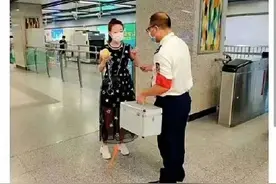 给乘客送创可贴被质疑摆拍，西安地铁回应图片