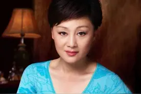 57岁王姬全家照，老公帅，女儿比她还漂亮，26岁儿子智商仅4岁图片