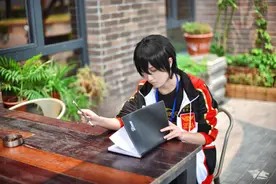 国漫《全职高手》周泽楷cosplay，简直不要太帅！图片