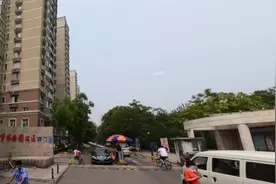 “一个月坏八九次！”望京这小区“高龄”电梯故障频发 有时仅1部可用 相关部门这样回复图片