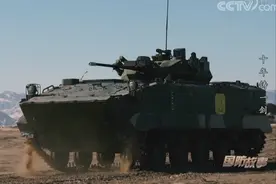 解放军03式空降战车迎来重大升级：具备行进间射击能力图片