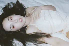 小说：我在女厕所吓唬美女同事有老鼠，不料她却跳到我身上：我怕图片