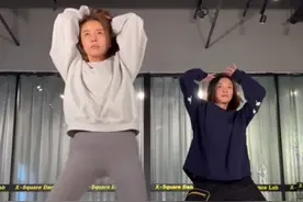 央视主持朱迅跳性感舞！细腿翘臀身材不输明星，摆胯摸腿好撩人图片