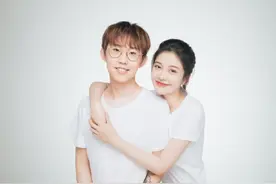 Imp女友晒出两人亲密照！网友：S4昔日鼠王真的瘦了图片