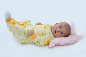 六个月是娃成长的分水岭，妈妈牢记“二懒三勤”，孩子聪明又健康图片