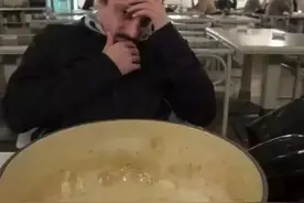 贫穷限制了我的想象力丨笑话十刻图片