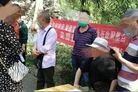 “青楼女子”痛改前非来公园征婚，有人会娶吗？图片