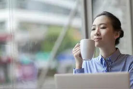 闺蜜结婚我随礼1200元，我结婚她随礼300元，闺蜜：我亏大了图片