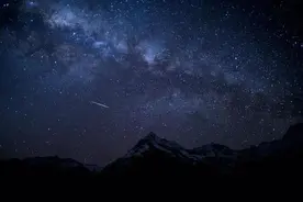 大河向东流，天上的星星为啥“参北斗”图片