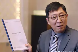《突围》吴雄飞，一纸二十四号文件，“套现”了5个亿图片